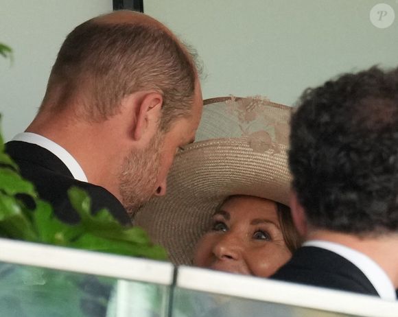 Le prince William, prince de Galles, et sa belle-mère, Carole Middleton - Les royautés assistent à la course hippique Royal Ascot (Jour 2), le 18 juin 2025. (Julien Burton / Bestimage).