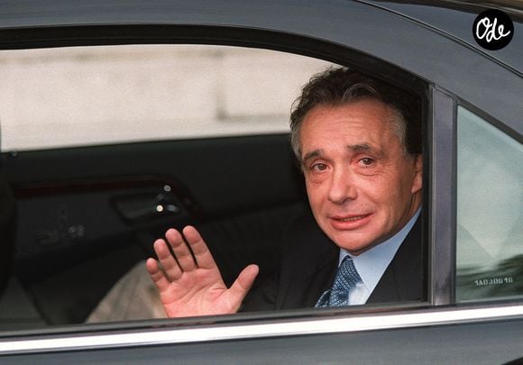 Mariage civil de Michel Sardou et Anne-Marie Périer, Neuilly, 11/10/99. Crédit Abaca