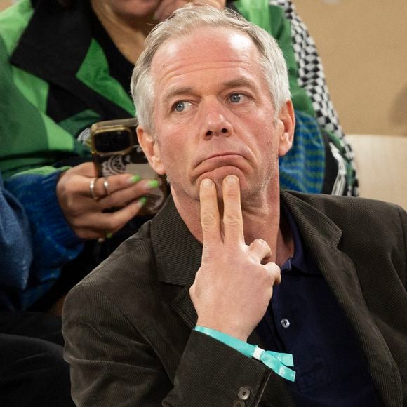 Une page se tourne pour les téléspectateurs de la 2...

Julien Arnaud dans les tribunes lors des Internationaux de France de Tennis de Roland Garros, à Paris, France© Jacovides-Moreau/Bestimage