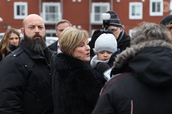 “On se disait ce n'est pas grave, nous aussi on se lève la nuit. On a des espèces de crampes dans le mollet parce qu'on a dansé toute la soirée”, raconte Claudette Dion 

Claudette Dion, soeur de Daniel Dion Obsèques de Daniel Dion, frère de Céline Dion, en présence de la famille et des amis en l'église Saints-Simon-et-Jude à Charlemagne, le 25 janvier 2016. Daniel Dion est décédé d'un cancer le 16 janvier dernier quelques jours après son beau-frère René Angélil.Céline Dion n'a pas assisté aux obsèques de son frère. © Eric Yainiri / Bestimage