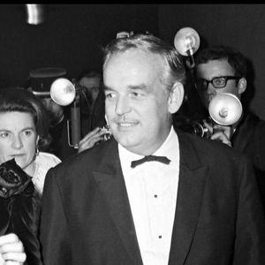 Alors que le souverain avait également deux autres enfants

Le prince Rainier de Monaco et Grace, lors de l'avant-première du film Grand Prix à Paris.
