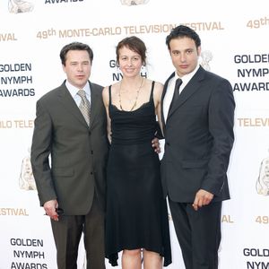Le trophée lui a finalement été dédié par ses anciens partenaires, qui restent profondément marqués par sa disparition.

Guillaume de Tonquédec, Valérie Bonneton, Bruno Salomone lors de la cérémonie de clôture 49ème Festival de Télévision de Monte-Carlo, le 11 juin 2009. © JLPPA / Bestimage