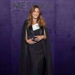 La Provence lui permet aussi de se ressourcer et de nourrir sa créativité.
Carla Bruni au photocall du défilé Messika Collection Femme Prêt-à-Porter Printemps/Eté 2026 lors de la Fashion Week de Paris (PFW), au Musée des Arts décoratifs, à Paris, France, le 13 octobre 2025. © Olivier Borde/Bestimage