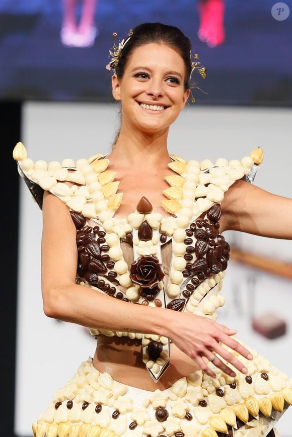 La fille de Michel Esteban s'est aussi lancé dans une carrière de musicienne comme sa mère

Nubia Esteban - Défilé du 20ème salon du chocolat 2014 au parc des expositions de la Porte de Versailles à Paris le 28 octobre 2014.  
Crédit : Christophe Clovis / Bestimage