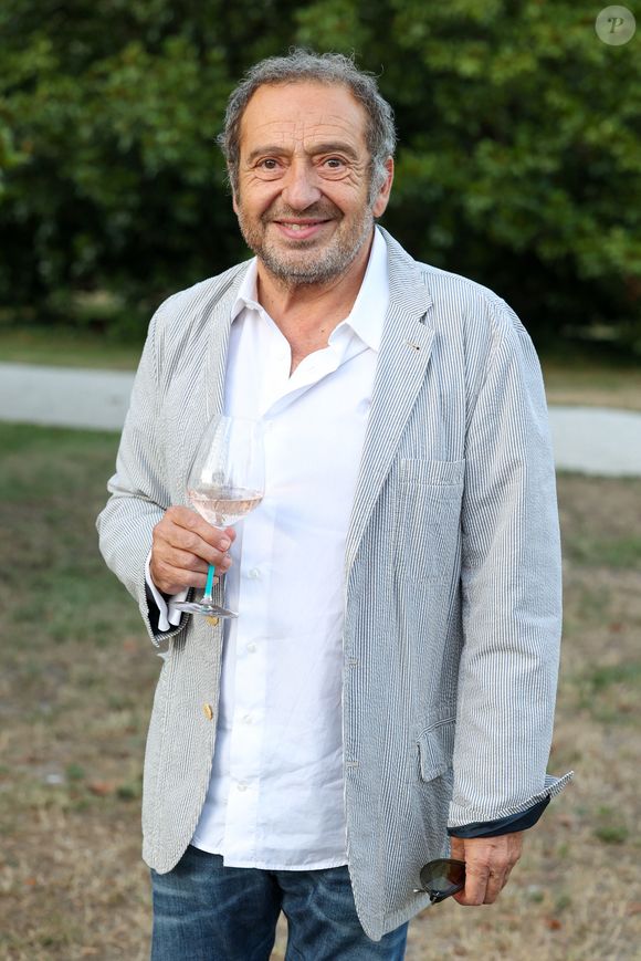 Patrick Timsit - Cérémonie d'ouverture du Festival International du Film de Pauillac au Château d'Armailhac à Pauillac le 8 juillet 2025. 

© Jean-Marc Lhomer/Bestimage
