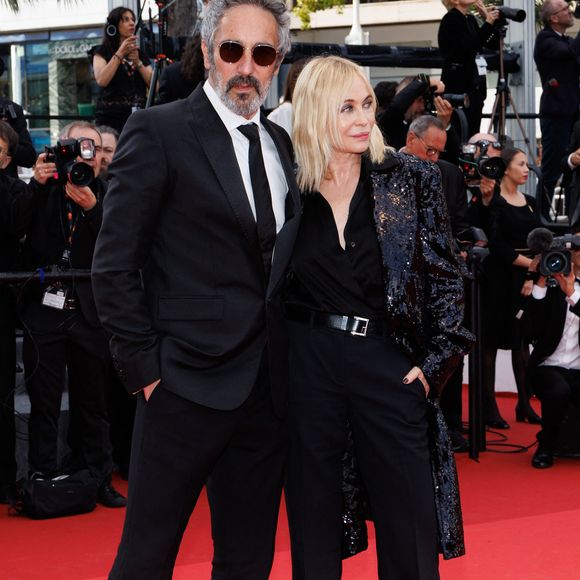 Frédéric Chaudier et sa femme Emmanuelle Béart - Montée des marches du film « La plus précieuse des marchandises  » lors du 77ème Festival International du Film de Cannes, au Palais des Festivals à Cannes. Le 24 mai 2024 © Jacovides-Moreau / Bestimage