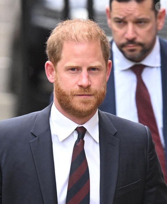 Alors que le mari de Meghan Markle vient d'être débouté en appel de son procès très symbolique contre le gouvernement britannique concernant sa sécurité 

Le prince Harry, duc de Sussex au 2ème jour de son appel de la décision de la Haute Cour sur la question de savoir s'il a droit à des gardes du corps armés payés par le contribuable, le 9 avril 2025. 
Backgrid UK/ Bestimage