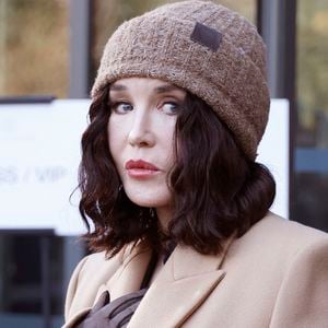 Isabelle Adjani - Les célébrités au défilé Stella McCartney Collection Prêt-à-Porter Automne/Hiver 2025-2026 lors de la Fashion Week de Paris (PFW) le 5 mars 2025. © Christophe Aubert via Bestimage