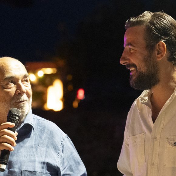 Le film réunit Gérard Jugnot et l’humoriste Maxime Gasteuil.

Exclusif - Gérard Jugnot, Maxime Gasteuil - Les Toiles de Ramatuelle présentent en avant-première le film "Y a pas de réseau" de E. Pluvieux avec M. Gasteuil, G.Jugnot et M. Azem au cinéma en plein air sur la plage de Tahiti Beach à Ramatuelle le 23 juillet 2025. © Antoine Tomaselli/Bestimage