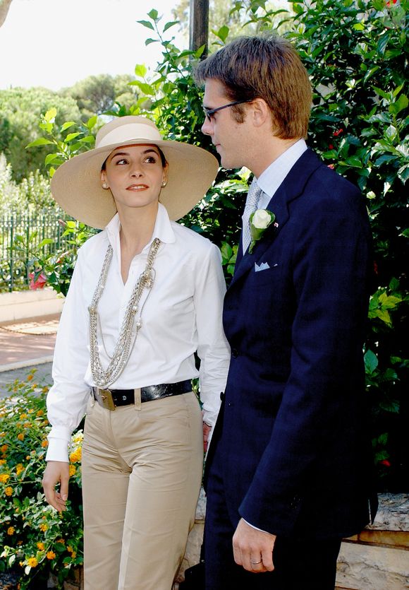 L'actrice française Clotilde Courau et le prince Emmanuel Philibert de Savoie assistent au mariage du Prince Serge de Yougoslavie avec Eleonora Rajneri à Monaco le 18 septembre 2004. Photo par Marco Piovanoto/WMP/ABACA