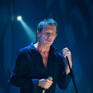 Miossec en concert sur la scène du Grand théâtre de la Coursive lors des Francofolies de La Rochelle, le 11 juillet 2021, 25 ans après la sortie de son premier album, "Boire".
© MPP / Bestimage