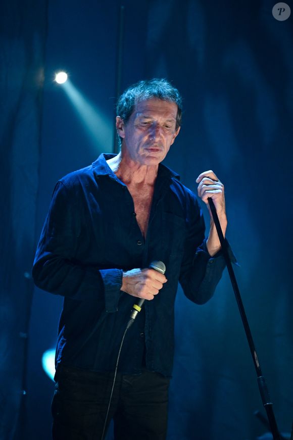 Miossec en concert sur la scène du Grand théâtre de la Coursive lors des Francofolies de La Rochelle, le 11 juillet 2021, 25 ans après la sortie de son premier album, "Boire".
© MPP / Bestimage