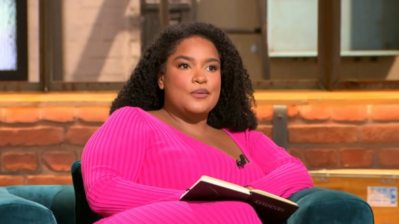 Marbre et arche lumineuse : à Marrakech, Kelly Massol (Qui veut être mon associé ?) a investi dans un appartement somptueux