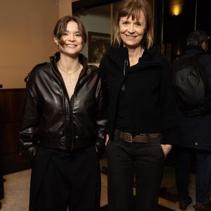 Exclusif - Caroline Proust avec sa fille Alice Cornillac - Avant-première du film "Au cœur de nos terres" au Club de l'Etoile qui sortira sur Fance 2 le 4 mars à Paris le 17 février 2026. © Julien Sarkissian/Bestimage