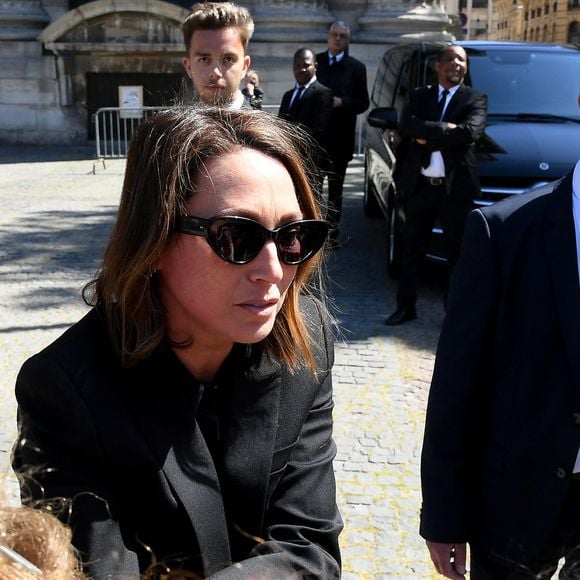 Laura Smet - Sorties des obsèques de Nathalie Baye en l'église Saint-Sulpice à Paris le 24 avril 2026. © Lionel Urman / Bestimage