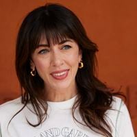 Nolwenn Leroy et son fils Marin (8 ans) : cheveux mi-longs et proche de sa maman, le petit garçon savoure un lieu magique