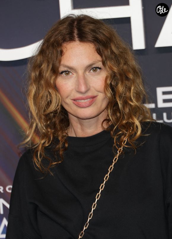 "On croit que quand on a vécu des grandes histoires d’amour, l’amour ne peut pas revenir. J’ai été persuadée de ça. Et en fait, je l’ai rencontré à nouveau", a-t-elle déclaré.

Aurélie Saada au photocall de la première du film "Projet dernière chance" (Project Hail Mary) au cinéma Pathé Palace à Paris le 11 mars 2026.

© Coadic Guirec / Bestimage