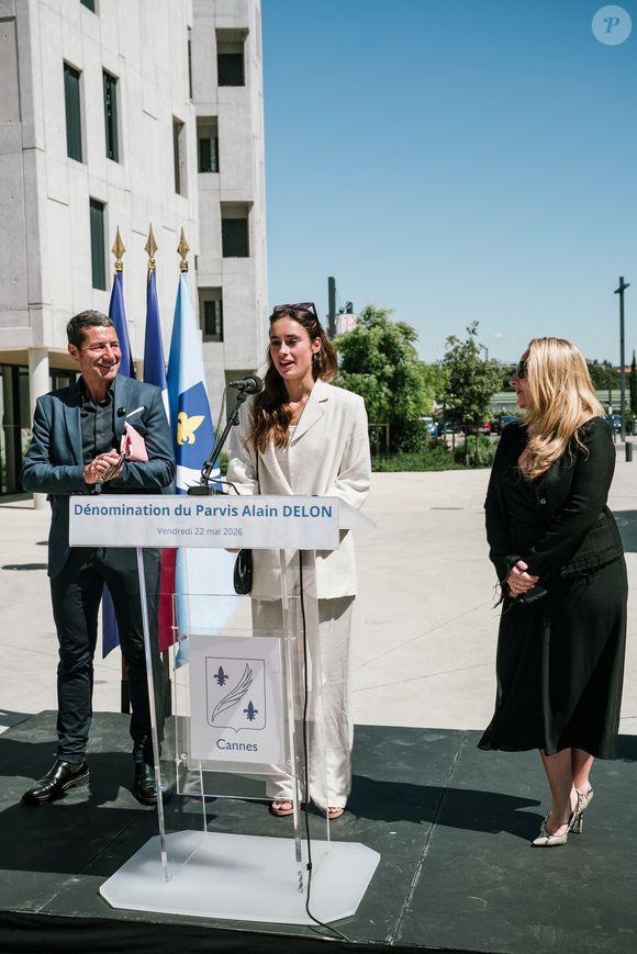 Alors que les enfants Delon étaient invités à l'inauguration du parvis Alain Delon au coeur du Campus Georges Méliès de Cannes, c'est Liv Delon la fille cadette d'Anthony qui est venue en présence du maire de la ville, David Lisnard, à Cannes, France, le 22 mai 2026. © Sam Delpech/Bestimage
