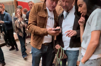Vidéos - Jean Dujardin et Philippe Caverivière au vernissage de l'exposition "La boxe fait son cinéma" du photographe Frédéric Andrieu à l'hôtel Brach Paris, France, le 23 septembre 2025
© Denis Guignebourg / Bestimage