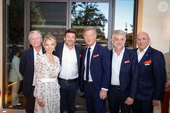 Exclusif -  Jean-Philippe Nuel (Architecte d’intérieur), Maud Bailly (Directrice générale Sofitel, MGallery & Emblems), Sébastien Bazin (PDG du groupe Accor), Patrick Bruel, Pierre Gonzalvez (Maire de l’Isle sur la Sorgue), Emmanuel Borla (Directeur de l’hôtel) - Patrick Bruel inaugure son hôtel cinq étoiles "L'Isle de Leos MGallery" à L'Isle-sur-la-Sorgue, France, le 23 septembre 2025. 
 © Jack Tribeca / Bestimage