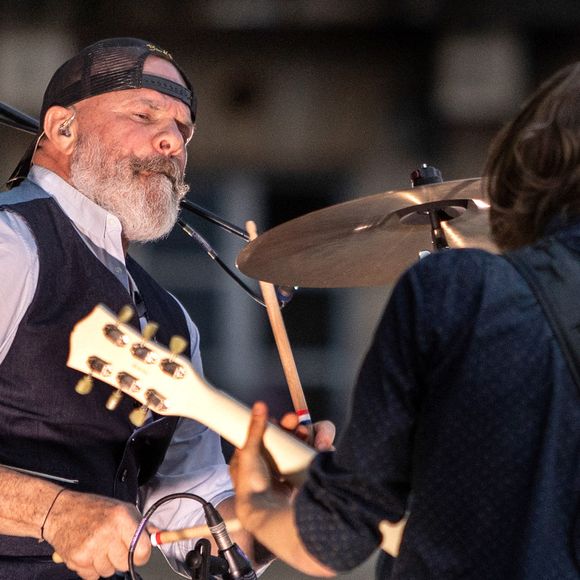 Le grand chef et animateur TV Philippe Etchebest est egalement leader et batteur d'un groupe de rock, "Chef and the Gang", il a organisé pour la fete de la musique un concert devant un de ses restaurants, " Le Quatrieme Mur", qu'il dirige dans le batiment de l'Opera de Bordeaux, le 21 Juin 2024. Patrick Bernard-Thierry David/ Bestimage