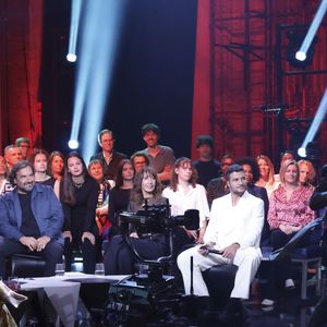 Exclusif - André Manoukian, Dani Borg (ancienne clodette) et Amir Haddad lors de l'enregistrement de l'émission Le Grand Echiquier - Spécial Claude François présentée par C.Chazal et A.Manoukian et diffusée le 13 janvier sur France, à l'Opéra royal du château de Versailles, accompagné par l'Orchestre de l'Opéra Royal à Versailles, France, le 16 septembre 2025. © Jack Tribeca/Bestimage