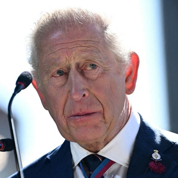 Le roi Charles III lors de la cérémonie de mise en service du HMS Agamemnon, sous-marin nucléaire de la classe Astute, qui marque officiellement l'entrée en service du navire dans la Royal Navy, chez BAE Systems à Barrow-in-Furness, Cumbria, Royaume-Uni, le 22 septembre 2025. Photo par Paul Ellis/PA Wire/ABACAPRESS.COM