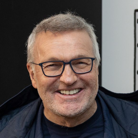 Le réalisateur historique de l'émission aujourd'hui présentée par Laurent Ruquier nous a quittés. 

Exclusif - Laurent Ruquier lors du vernissage de l'exposition de Philippe Geluck, auteur de la bande dessinée 'Le Chat' au Musée Maillol le 12 novembre 2025 à Paris, France. Photo by Nasser Berzane/ABACAPRESS.COM
