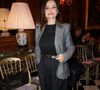Ce comportement était lié à un vide affectif et perturbait fortement son quotidien, surtout ses nuits.

Evelyne Bouix - Défilé rétrospectif Nathalie Garçon à l'occasion de ses 35 ans de sa marque lors d'une closing party à l'hôtel Raphael à Paris le 19 novembre 2024. © Coadic Guirec/Bestimage