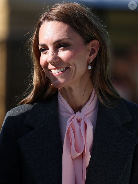 Les princes George, Charlotte et Louis ont pu assister à une journée de tournage de la nouvelle série "Harry Potter".

La princesse de Galles lors d'une visite à la Farnborough Road Infant and Junior School à Birkdale, Southport. Photo par Eddie Mulholland/Daily Telegraph/PA Wire/ABACAPRESS.COM
