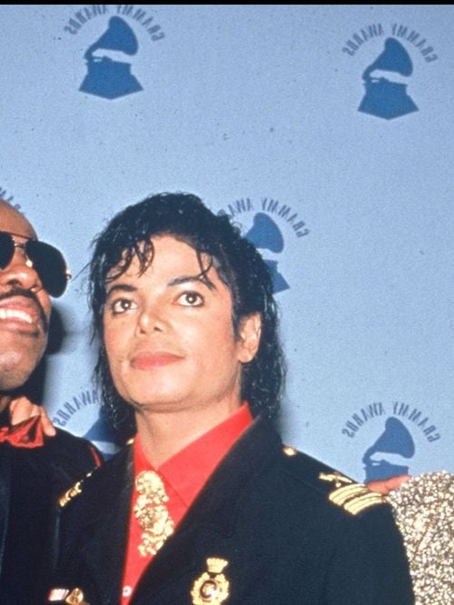 Il a remporté un record de 8 Grammy Awards en une seule soirée et signé l’album le plus vendu de l’histoire : sa fille poursuit son héritage et sera bientôt en concert à Paris