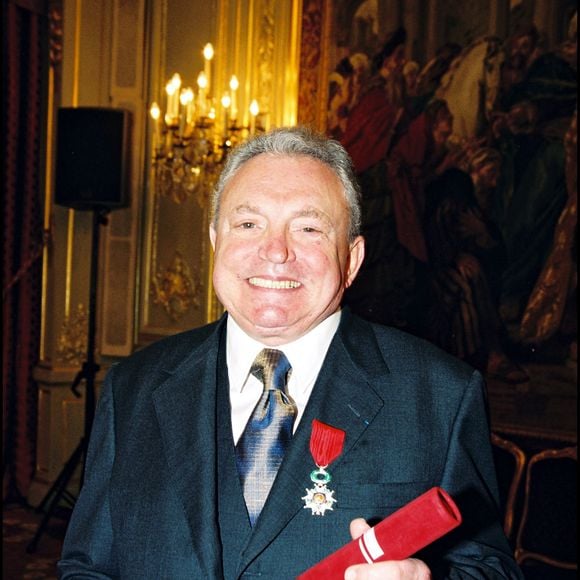 Jacques Martin reçoit la Légion d'honneur à l'Elysée © Agence Bestimage