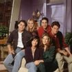 Bientôt trois ans après le départ de Matthew Perry, le casting de Friends fait face à une nouvelle disparition