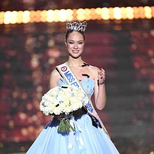 Favorite du public, elle s’est imposée malgré une préférence initiale du jury pour Miss Nouvelle-Calédonie.

Election de Miss France 2026 sur TF1. © David Niviere/SIPA via Bestimage