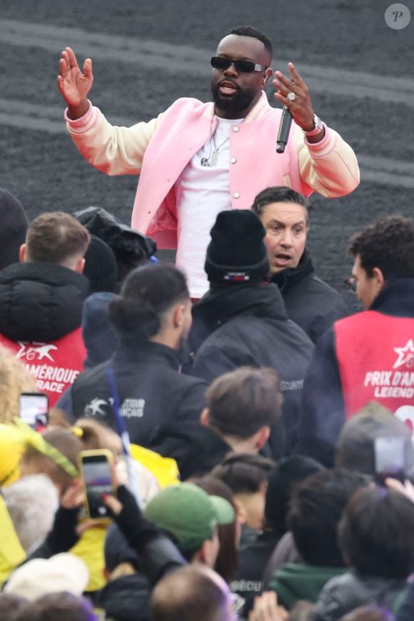 10 000 fans ont assisté à l'unique date du Pas-de-Calais.
Show de de Gims lors du 105ème Prix d'Amérique à l'Hippodrome de Vincennes le 25 janvier 2026.
© Michael Baucher/PsnewZ/Bestimage
