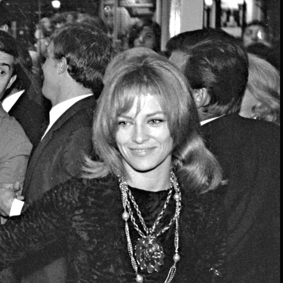 Nathalie et Alain Delon à la première de leur film "Le Samouraï" à Paris en 1967. ©Bestimage