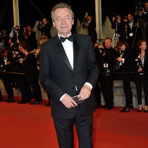 En effet, le célèbre journaliste télé a progressivement quitté les projecteurs pour se concentrer sur différents business...

Michel Denisot assiste à la première d'Un Couteau dans le Cœur qui se tient au Palais des Festivals dans le cadre du 71e Festival de Cannes annuel, le 17 mai 2018 à Cannes, en France. Photo par Aurore Marechal/Abaca