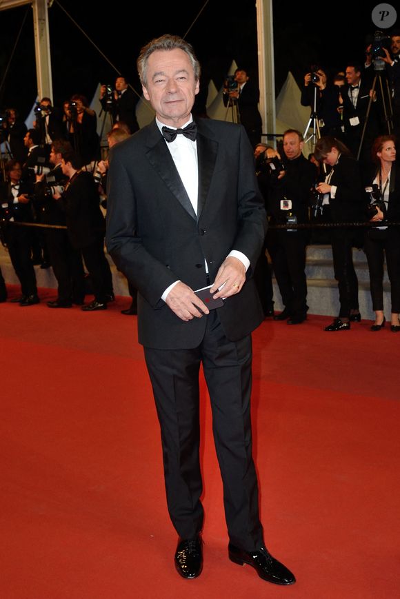 En effet, le célèbre journaliste télé a progressivement quitté les projecteurs pour se concentrer sur différents business...

Michel Denisot assiste à la première d'Un Couteau dans le Cœur qui se tient au Palais des Festivals dans le cadre du 71e Festival de Cannes annuel, le 17 mai 2018 à Cannes, en France. Photo par Aurore Marechal/Abaca