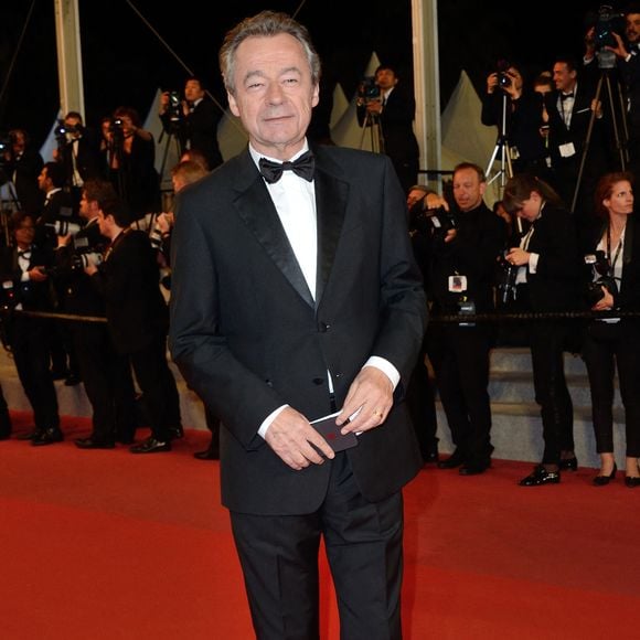En effet, le célèbre journaliste télé a progressivement quitté les projecteurs pour se concentrer sur différents business...

Michel Denisot assiste à la première d'Un Couteau dans le Cœur qui se tient au Palais des Festivals dans le cadre du 71e Festival de Cannes annuel, le 17 mai 2018 à Cannes, en France. Photo par Aurore Marechal/Abaca