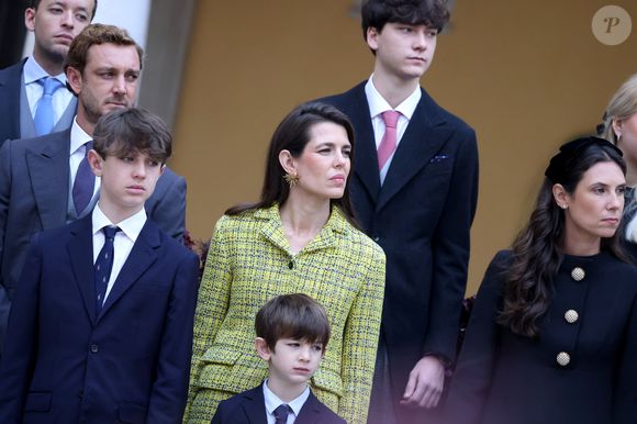 Pierre Casiraghi, Raphaël Elmaleh,  Balthazar Rassam, Charlotte Casiraghi, Tatiana Santo Domingo - La famille princière monégasque dans la cour d'honneur du palais lors de la la fête nationale à Monaco le 19 novembre 2025. © Dominique Jacovides - Bruno Bebert / Bestimage