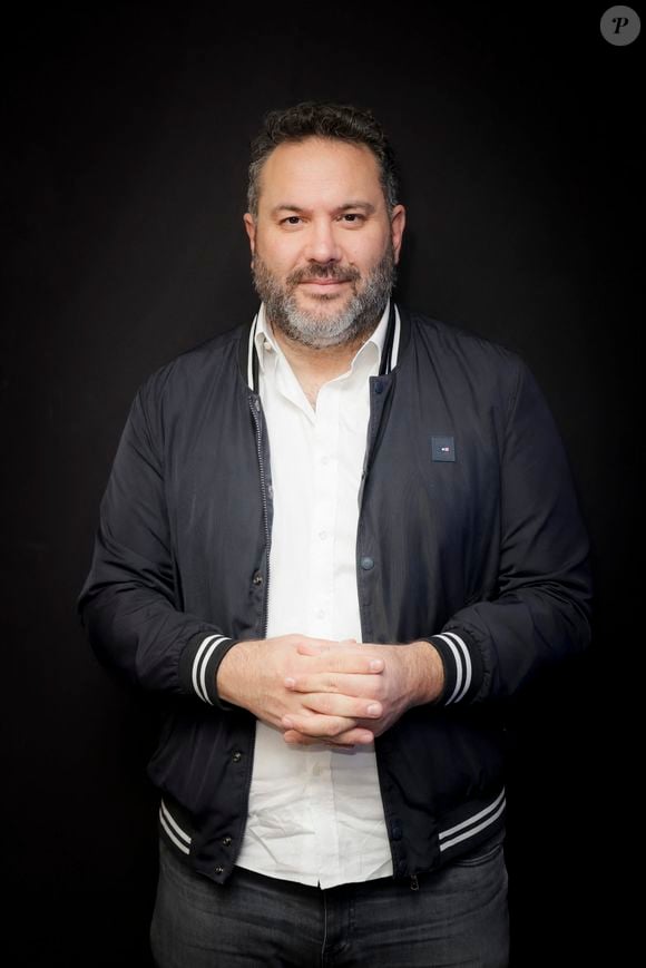 Il s'agit de Solenn Riou, qui avait déjà assuré deux remplacements dans la matinale de TF1 le 4 et le 11 avril 2025.

Exclusif - Bruce Toussaint - Backstage de l'enregistrement de l'émission de S.Nadjar sur Radio J à Paris. Le 25 avril 2023
© Jack Tribeca / Bestimage
