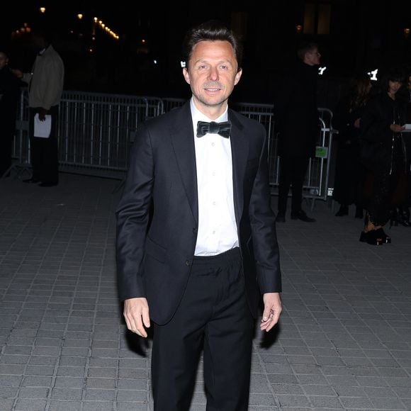 Martin Solveig -  Photocall du "Le Grand Diner du Louvre"  lors de la Fashion Week  à Paris le 4 mars 2025. 

© Denis Guignebourg / Bestimage