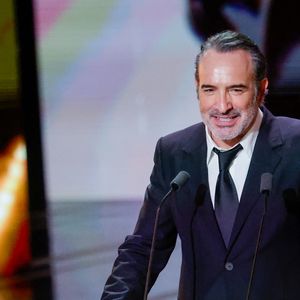 Si les inoubliables stars de la série Un gars, une fille n'ont pas posé ensemble sur le tapis rouge, ils étaient tous les deux présents pour remettre des prix.

Jean Dujardin lors de la 51ème cérémonie des César à l'Olympia à Paris, France, le 26 février 2025 © Borde-Jacovides/Bestimage