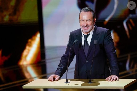 Si les inoubliables stars de la série Un gars, une fille n'ont pas posé ensemble sur le tapis rouge, ils étaient tous les deux présents pour remettre des prix.

Jean Dujardin lors de la 51ème cérémonie des César à l'Olympia à Paris, France, le 26 février 2025 © Borde-Jacovides/Bestimage