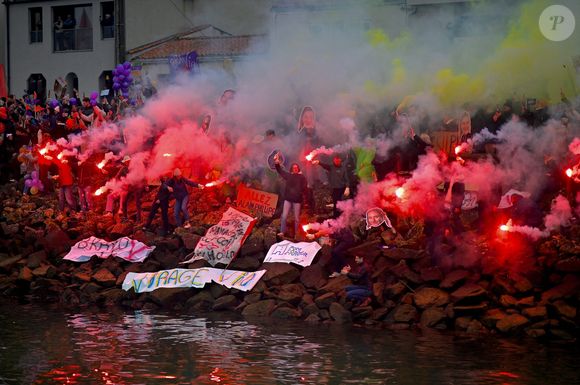 La skipper française Violette Dorange célèbre sur son monocoque Imoca Devenir sa 25e place dans la 10e édition du Vendée Globe, course à la voile en monocoque autour du monde, aux Sables-d'Olonne, dans l'ouest de la France, le 9 février 2025. Photo par Franck Castel/ABACAPRESS.COM