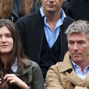 Blanche, aujourd’hui âgée de 27 ans, est déjà adulte et poursuit sa propre vie, tandis que Lucien, encore tout petit puisqu'il 3 ans, fait découvrir à Philippe Caroit une paternité plus récente mais tout aussi intense. 

Philippe Caroit et sa fille Blanche - People dans les tribunes lors du Tournoi de Roland-Garros (les Internationaux de France de tennis) à Paris, le 29 mai 2016. © Dominique Jacovides/Bestimage