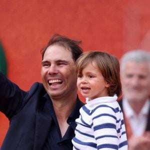 Le fils de Rafael Nadal fait le show à Roland-Garros

Rafael Nadal et son fils Rafael Junior - Hommage à Rafael Nadal lors des internationaux de France de tennis à Roland Garros.

© Dominique Jacovides / Cyril Moreau / Bestimage