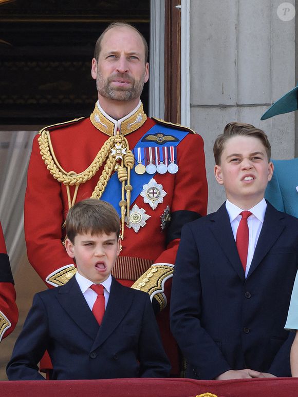 Le prince Louis, le prince William et le prince George apparaissent sur le balcon du palais de Buckingham lors du défilé aérien de la parade de l'anniversaire du roi, Trooping the Colour. Photo par Doug Peters/EMPICS/ABACAPRESS.COM