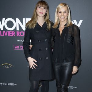 Elle est aujourd'hui âgée de 30 ans. 
Laurence Ferrari et sa fille Laëtitia Hugues à la projection du film documentaire "Wonder Boy - Né Sous X" à l'Assemblée Nationale à Paris, le 27 novembre 2019. © Olivier Borde/Bestimage
