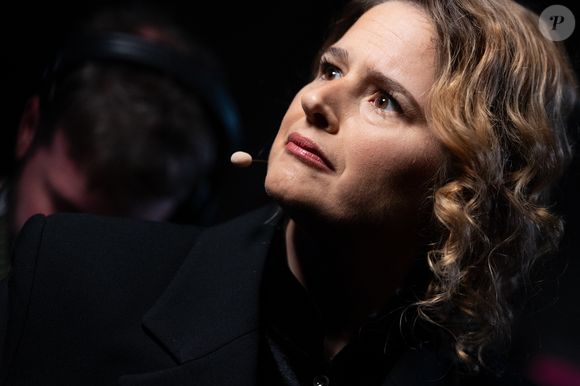 Exclusif - Elodie Poux - Backstage avec les invités pour l'enregistrement de l'émission "La chanson secrète N°14", présentée par N.Aliagas et diffusée le 26 décembre sur TF1, à Paris, France, le 9 décembre 2025. © Jacovides-Moreau/Bestimage